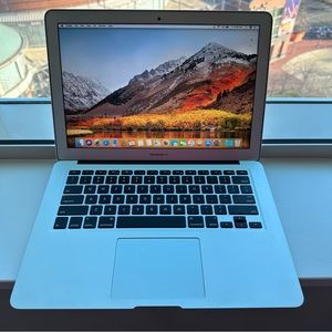 MacBook Air 13inch Silver